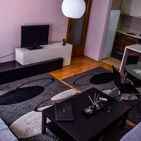 B&w Flat Apartamento Skopie